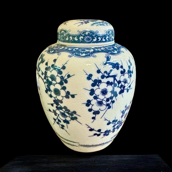Vintage Cracked Porcelain Lidded Ginger Jar Vase - Picture 6 of 12
